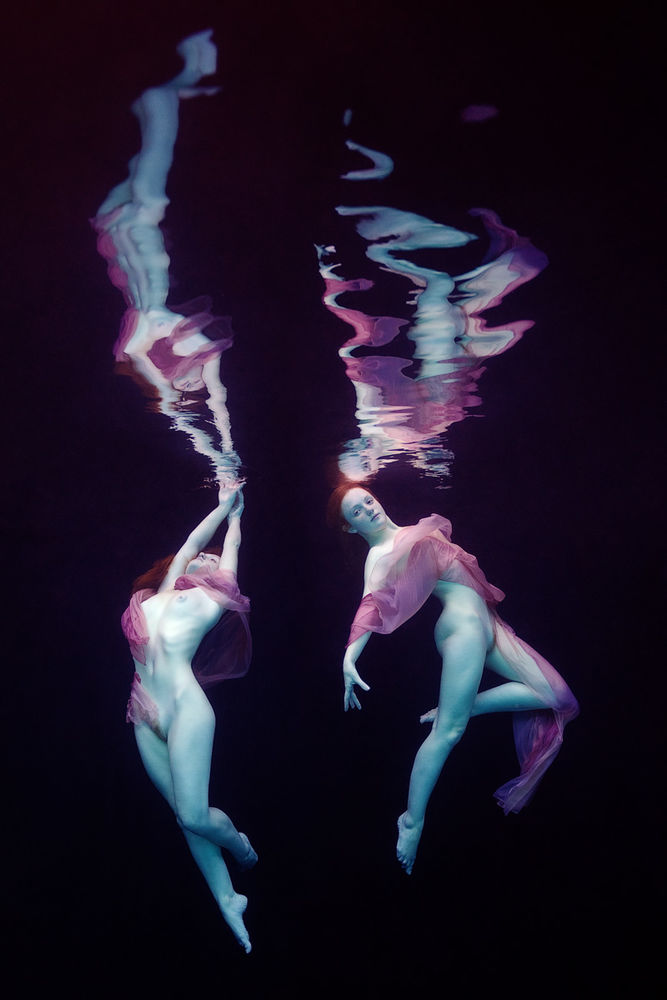 Redhead underwater mermaid model IVORY FLAME by UNDERWATER photographer Alberich Mathews