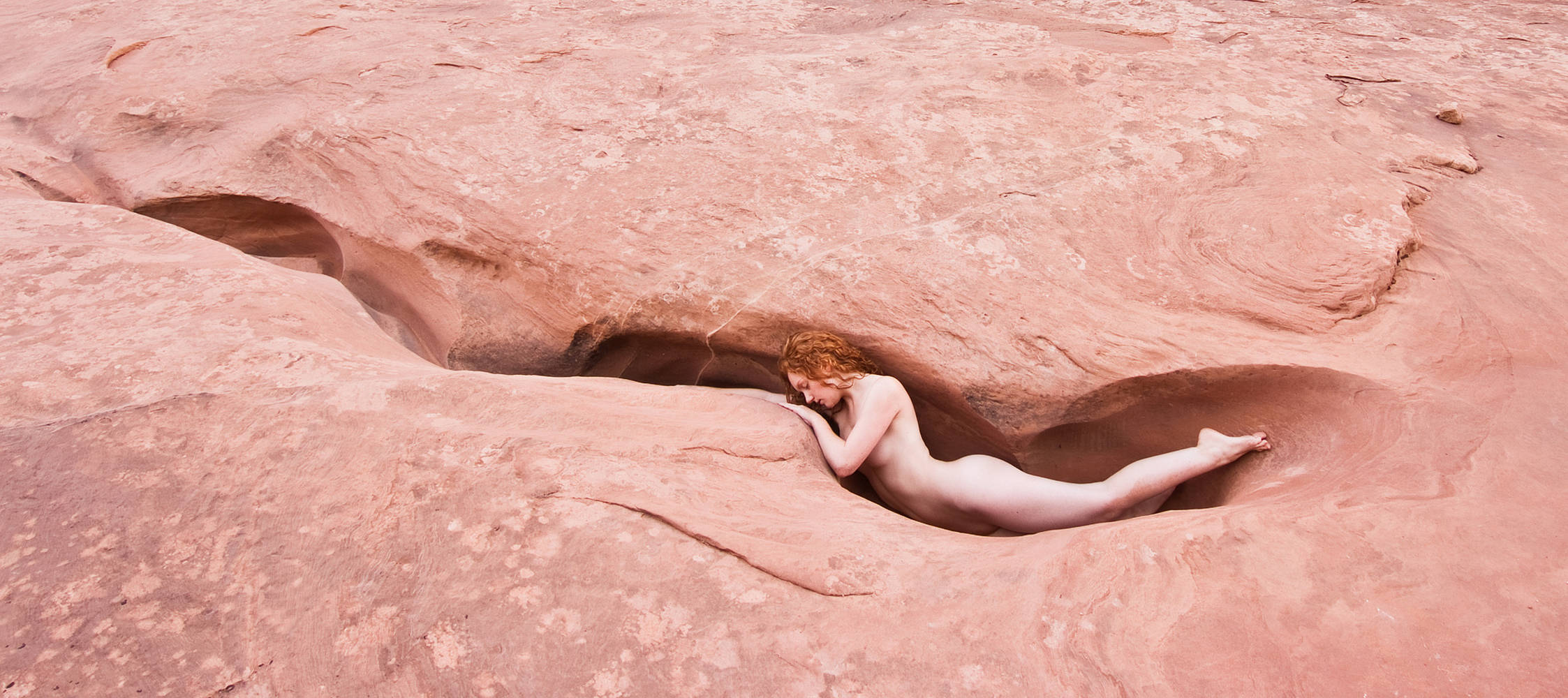Nude model Ivory Flame in the landscape by photographer Alex Ingram