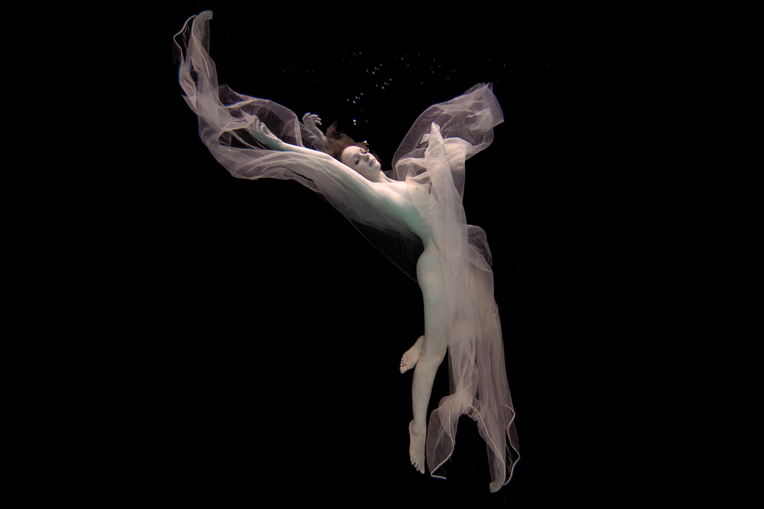 vory Flame redhead model underwater by photographer Chris Meredith