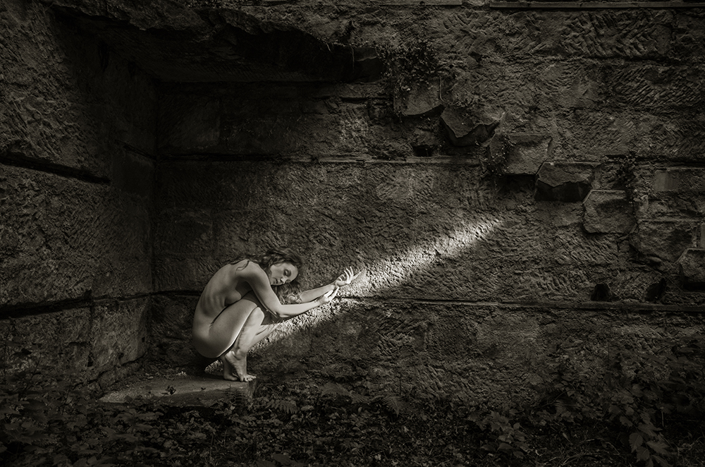 IVORY FLAME nude model with ray of light by photographer Tim Pile