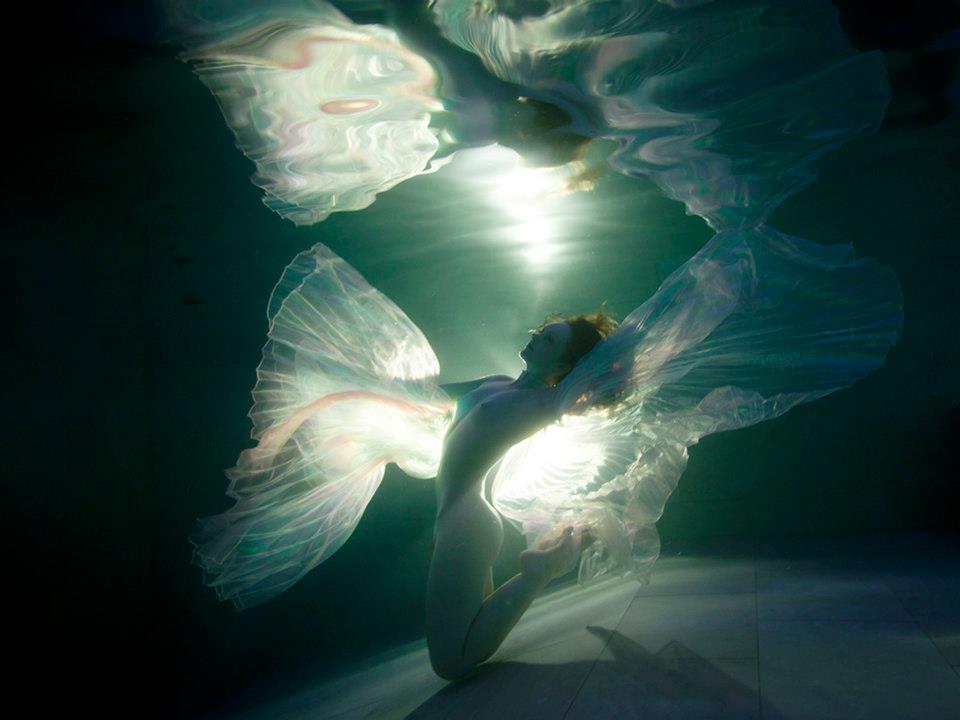 Underwater redhead mermaid model Ivory Flame by photographer Paul Webster