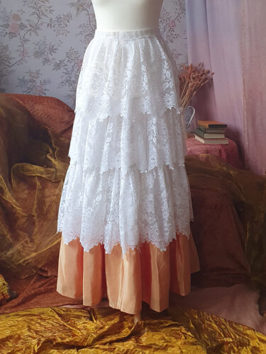 Vintage Lace Skirt (Size S) – £30