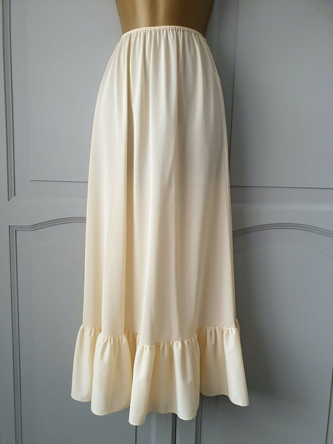 Cream High-waisted Vintage Slip (Size 6-8) – £5